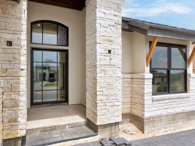 Living area at 903 Flint Ridge Trl - 4 bed 4 bath home