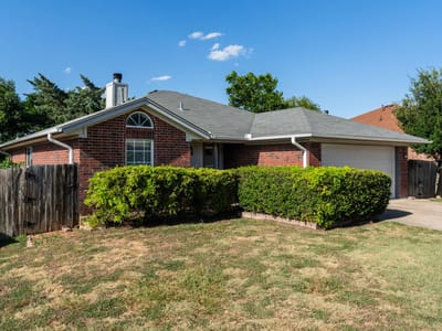Kitchen at 903 Whirlaway DR - 3 bed 2 bath home