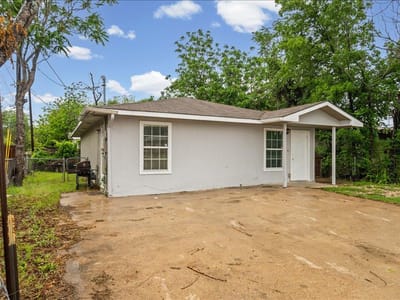 Primary bedroom at 904 Montopolis DR - 3 bed 2 bath home