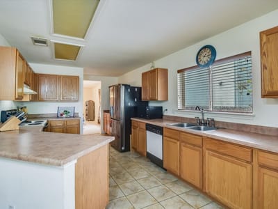 Primary bedroom at 905 E Olympic DR - 5 bed 2 bath home