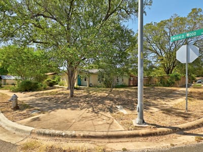 Property photo 4 at 905 Emerald Wood DR - 3 bed 1 bath home
