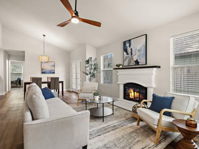 Living area at 905 Greenbriar LOOP - 2 bed 1 bath home