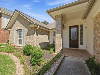 Kitchen at 905 Hunters Creek DR - 3 bed 2 bath home