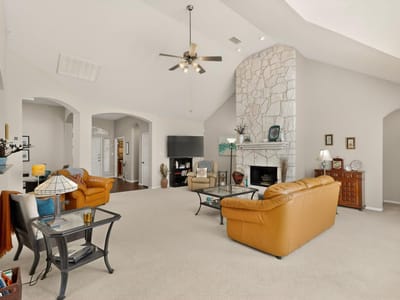 Primary bedroom at 905 Victoria Ridge DR - 3 bed 2 bath home