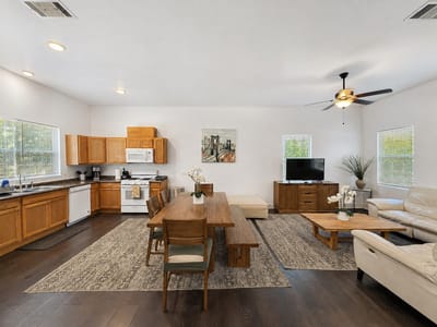 Property photo 5 at 907 E 3rd ST - 3 bed 3 bath home