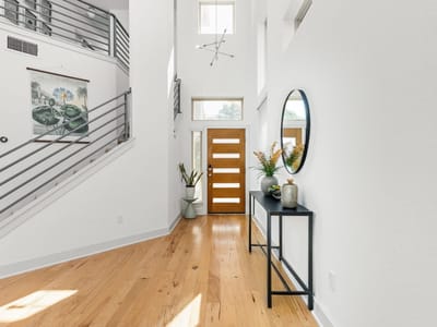 Living area at 907 Totis Rd - 3 bed 2 bath home