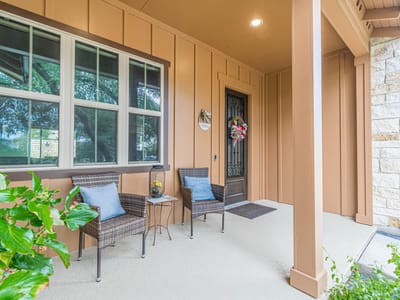 Living area at 908 Dancing Oak LN - 3 bed 3 bath home
