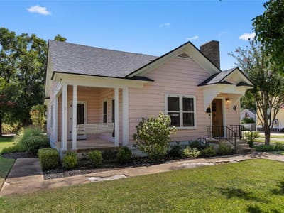 Property photo 2 at 909 E Liberty Ave - 3 bed 1 bath home
