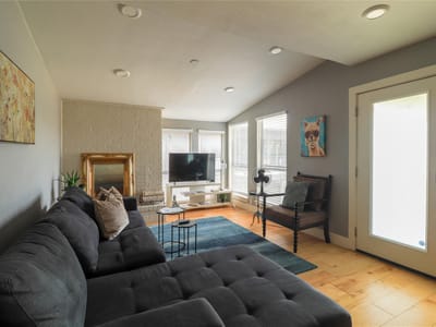 Living area at 909 Reinli ST Unit #221 - 1 bed 1 bath home