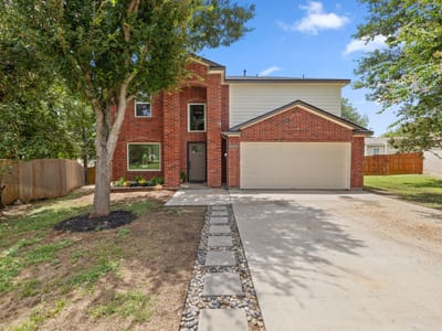Living area at 909 Rocking Spur CV - 4 bed 2 bath home