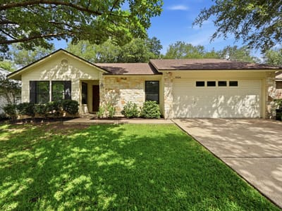 Living area at 9104 Wagtail DR - 3 bed 2 bath home