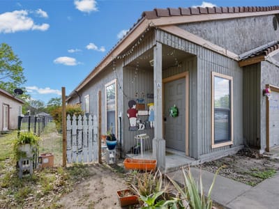 Primary bedroom at 911 Crockett St - Parkway, Lockhart, TX