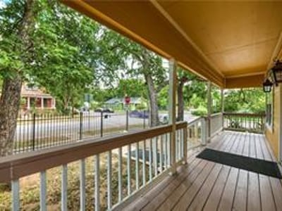 Living area at 911 E 2nd ST - 3 bed 2 bath home
