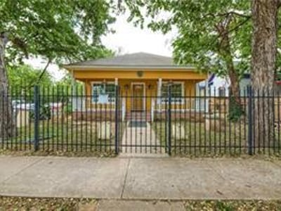 Primary bedroom at 911 E 2nd ST - 3 bed 2 bath home