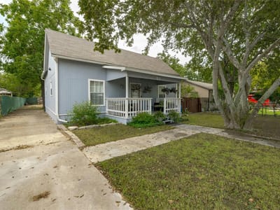 Photo 2 of 32 at 911 W 3rd ST - 2 bed 2 bath home