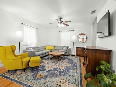 Photo 5 of 32 at 911 W 3rd ST - 2 bed 2 bath home
