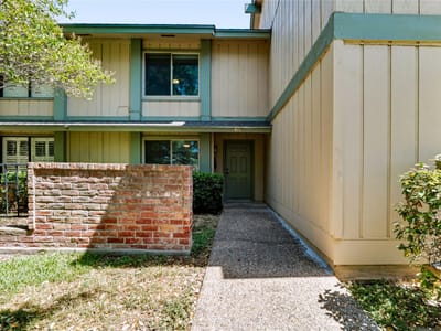Property photo 4 at 911 W Village LN - 3 bed 1 bath home