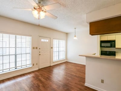 Property photo 3 at 912 W 22nd ST Unit #208 - 2 bed 2 bath home