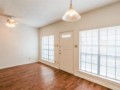 Property photo 4 at 912 W 22nd ST Unit #208 - 2 bed 2 bath home