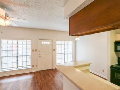 Property photo 5 at 912 W 22nd ST Unit #208 - 2 bed 2 bath home