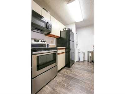 Primary bedroom at 912 W 22nd St Unit #305 - 2 bed 2 bath home