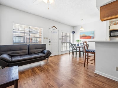 Primary bedroom at 912 W 22nd St Unit #309 - 2 bed 2 bath home