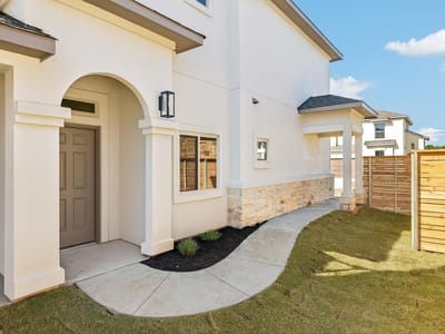 Photo 2 - 913 Indian Hawthorne DR Unit #GH-42 Photo 2 of 19 at 913 Indian Hawthorne DR Unit #GH-42 - 3 bed 3 bath home