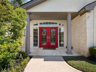 Property photo 3 at 914 Challenger - 3 bed 2 bath home