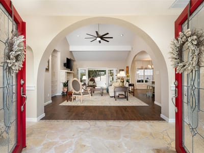 Property photo 4 at 914 Challenger - 3 bed 2 bath home