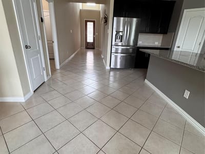 Property photo 5 at 914 Emory Stable DR - 4 bed 2 bath home