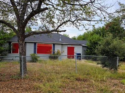 Primary bedroom at 914 Porter & 901 W 5th - Vance, Taylor, TX