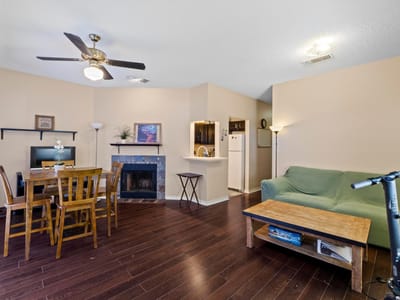 Property photo 2 at 915 W 22nd 1/2 ST Unit #202 - 2 bed 2 bath home