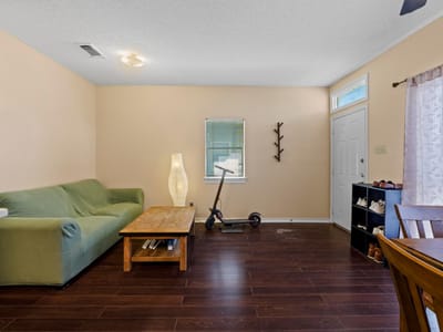 Property photo 4 at 915 W 22nd 1/2 ST Unit #202 - 2 bed 2 bath home