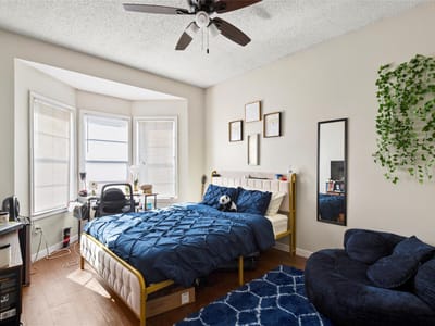 Living area at 915 W 23rd St Unit #208 - 2 bed 2 bath home