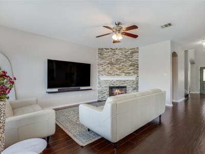 Kitchen at 916 Abbeyglen Castle DR - 6 bed 4 bath home