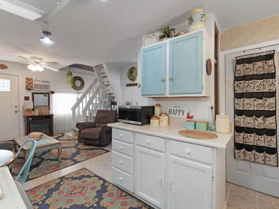 Property photo 2 at 916 Apache DR - 2 bed 1 bath home