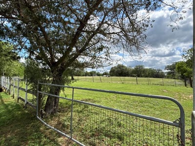 Primary bedroom at 916 Rolling Oaks DR - Rolling Oaks, Luling, TX