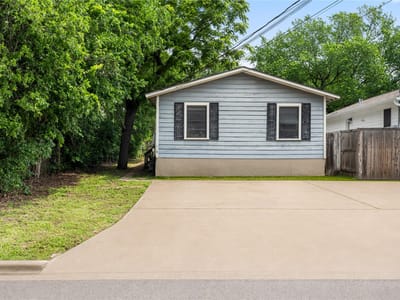 Living area at 918 E 50th - Ridgetop, Austin, TX