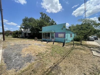 Property photo 3 at 919 W 4th ST - Doak Add, Taylor, TX