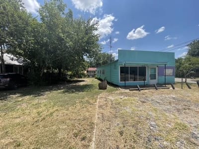 Property photo 5 at 919 W 4th ST - Doak Add, Taylor, TX