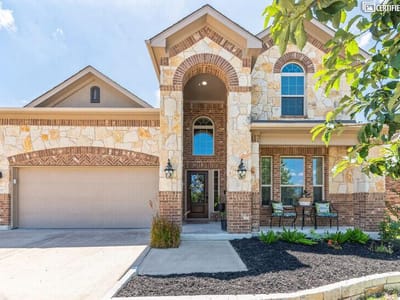 Living area at 920 Arvada Dr - 4 bed 3 bath home