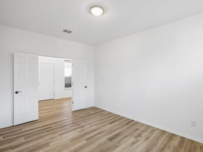 Photo 5 - 920 Indian Hawthorne DR Unit #GH-8 Photo 5 of 23 at 920 Indian Hawthorne DR Unit #GH-8 - 4 bed 3 bath home