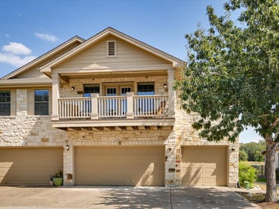 Living area at 9201 Brodie LN Unit #1501 - 2 bed 2 bath home