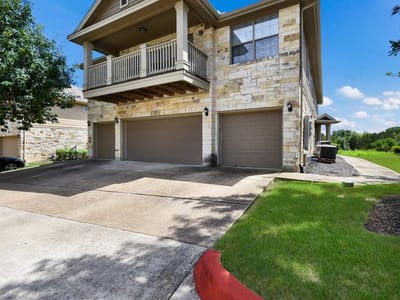 Living area at 9201 Brodie Ln Unit #2903 - 2 bed 2 bath home