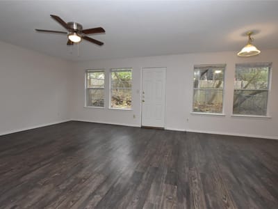Bathroom at 921-923 Sagewood Trl - Hughson Heights Sec 03 C, San Marcos, TX