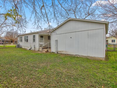 Primary bedroom at 921 W 5th ST - 3 bed 1 bath home