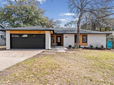 Living area at 9223 Independence LOOP - 4 bed 2 bath home