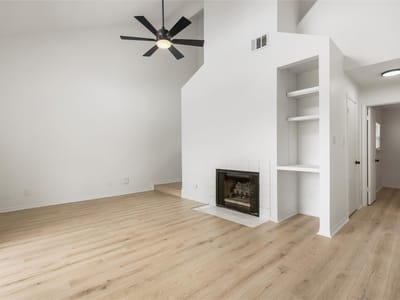 Living area at 923 E 41st ST Unit #201 - 2 bed 2 bath home