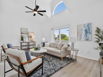Property photo 2 at 923 E 41st ST Unit #210 - 2 bed 2 bath home