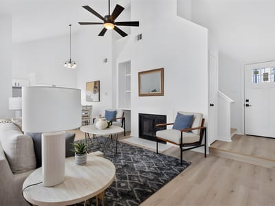 Property photo 3 at 923 E 41st ST Unit #210 - 2 bed 2 bath home